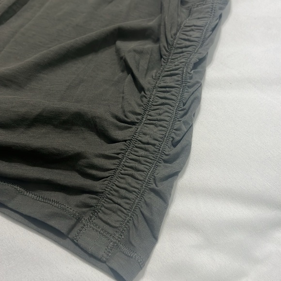Lululemon Women's olive green crop top - Picture 4 of 5